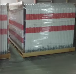 Bariera chodnikowa U-12a z porzeczką | na stopie, biało-czerwona